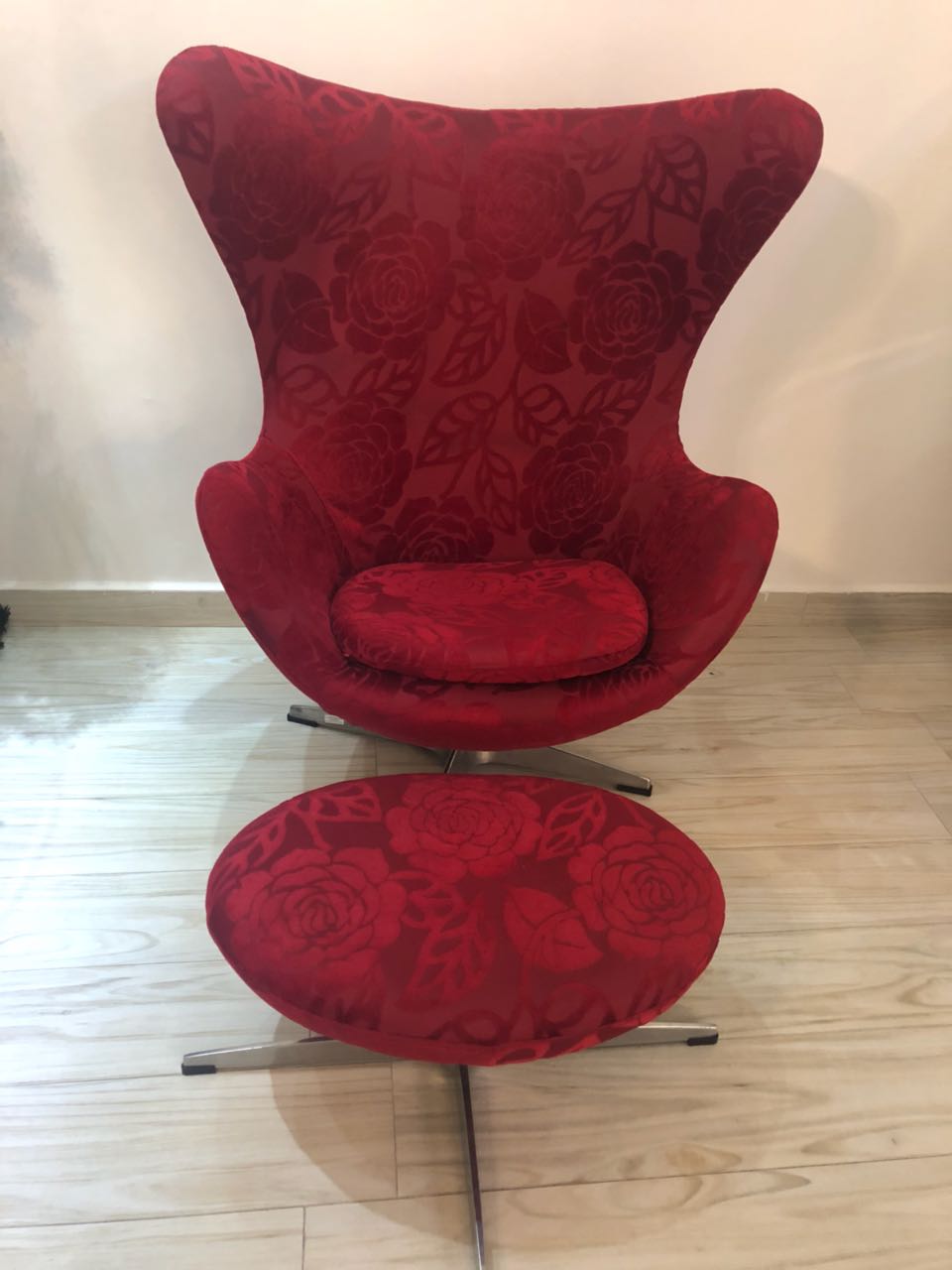 Poltrona Egg com Puff